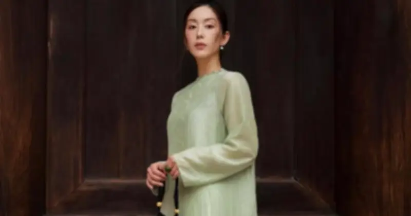 Sắc Xanh Lá Thống Lĩnh Xu Hướng Thời Trang Mùa Xuân: Từ Áo Dài Đến Áo Yếm