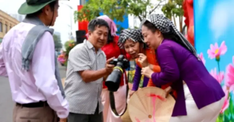 Sắc Xuân Rực Rỡ Tràn Ngập Bến Bình Đông Trước Thềm Năm Mới