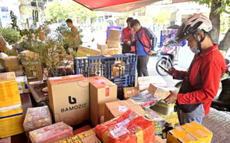 Shipper Căng Mình, Shop 'Khóa Đơn' Trước Tết Vì Đơn Hàng Liên Tỉnh Quá Tải