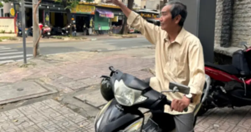 Sài Gòn: Hành trình bám trụ của những tài xế xe ôm truyền thống giữa thời đại công nghệ