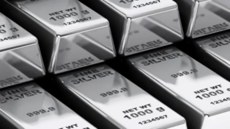 Giá bạc trong nước và thế giới biến động, thị trường tiếp tục thiếu hụt nguồn cung