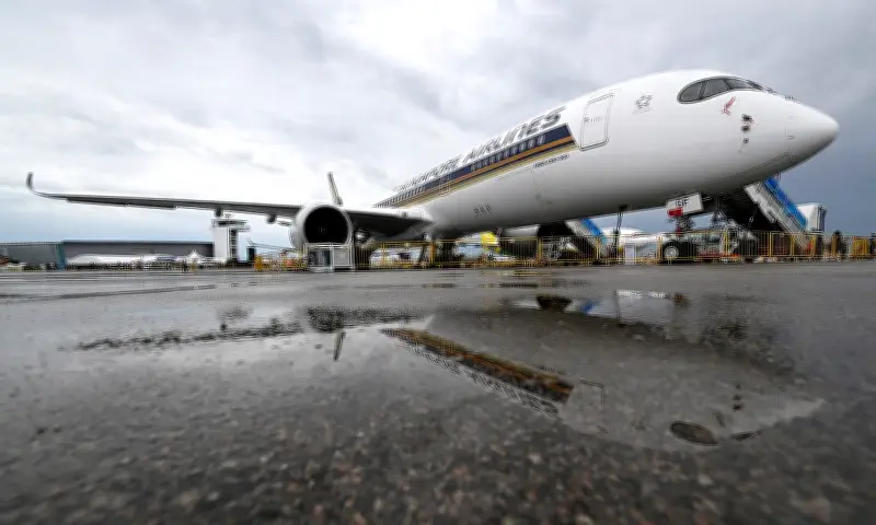 Singapore áp thuế SAF, tăng giá vé máy bay từ tháng 4, ảnh hưởng toàn khu vực Đông Nam Á