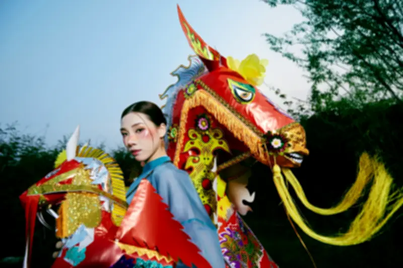 Sinh viên biến ngựa giấy tâm linh thành tác phẩm nghệ thuật 'Mã Lộ' gây sốt