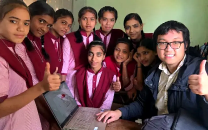 Sinh viên Úc dạy tin học cho học sinh nông thôn Ấn Độ: Kết nối tri thức vượt biên giới