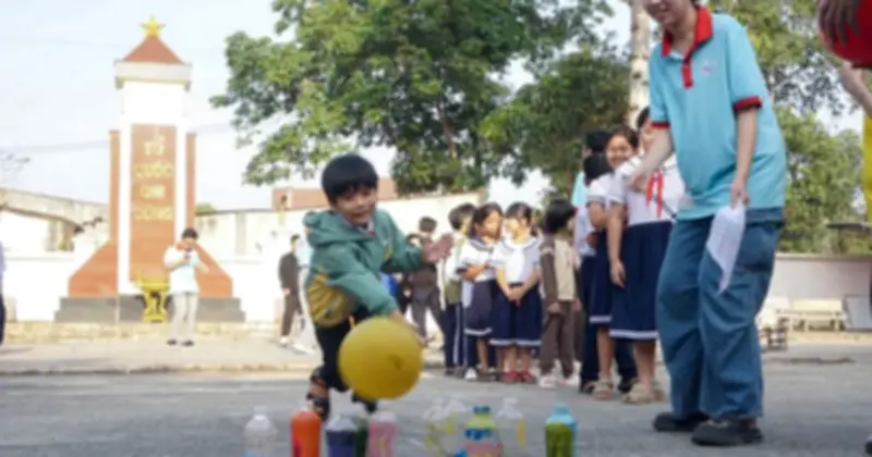 Sinh Viên Dệt Xuân Ấm Áp Cho Học Sinh Vùng Ven Trước Thềm Tết