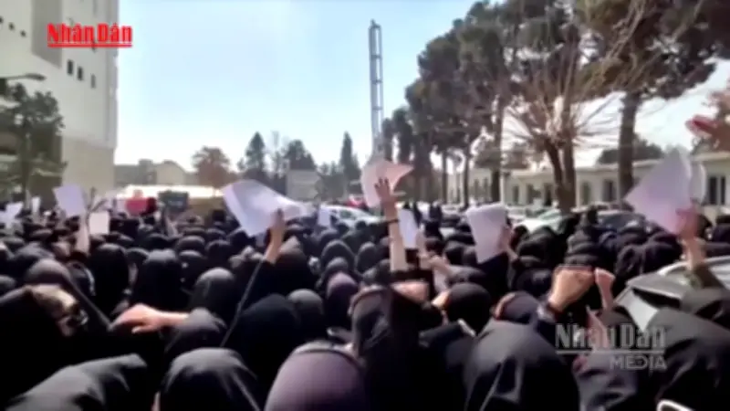 Sinh viên Iran tại Tehran tiếp tục xuống đường biểu tình ngày thứ ba liên tiếp