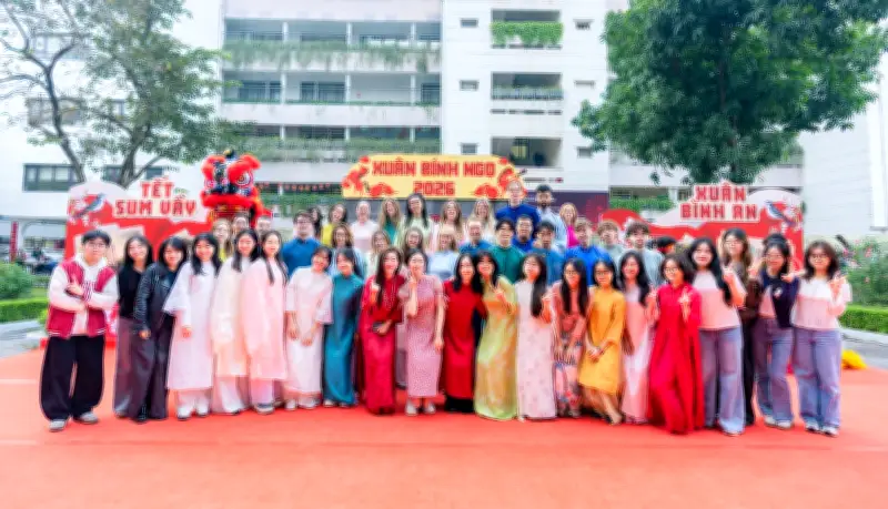 Sinh viên quốc tế hào hứng trải nghiệm Tết Việt qua gói bánh chưng