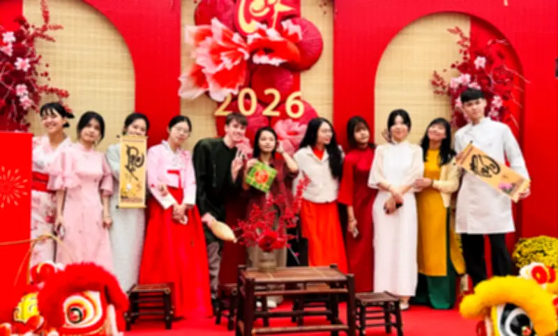 Sinh viên quốc tế hào hứng trải nghiệm Tết Việt tại Đại học Hà Nội