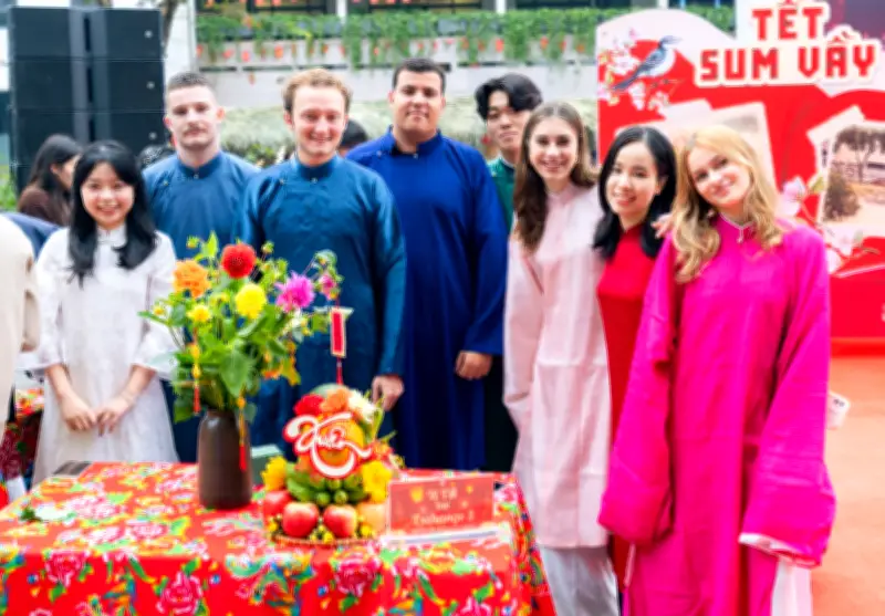 Sinh viên quốc tế ấn tượng với văn hóa Tết cổ truyền Việt Nam