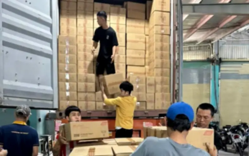 Sinh Viên Vật Vã Mưu Sinh Dịp Tết Nguyên Đán: Những Câu Chuyện Đầy Gian Nan