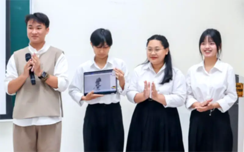Sinh Viên Đà Nẵng Sáng Tạo Lịch Sử Với AI Và Đồ Chơi Văn Hóa