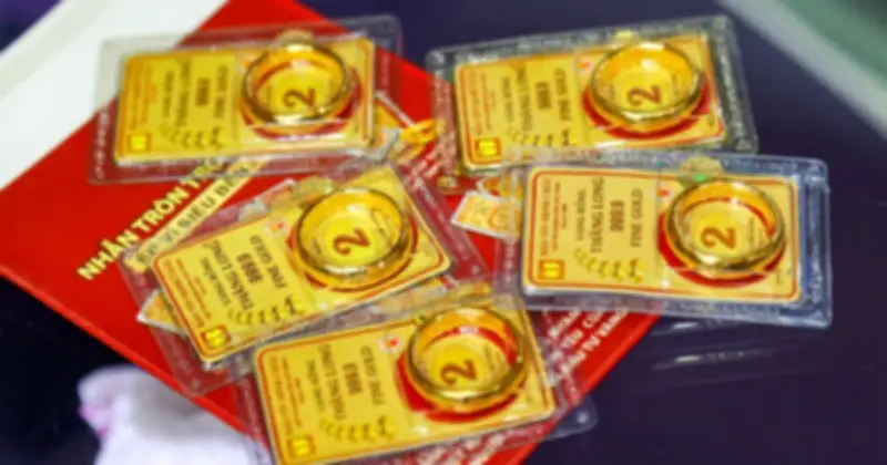 Giá vàng SJC và vàng nhẫn trơn ổn định, thị trường quốc tế giao dịch quanh mốc 5.000 USD/ounce