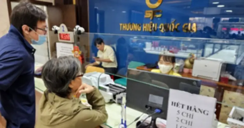 Giá vàng miếng SJC trên thị trường tự do giảm mạnh, thấp hơn các công ty lớn