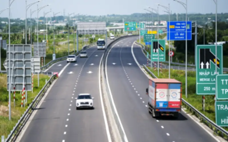 Sân Bay Liên Khương Đóng Cửa: Du Khách Đổ Về Đường Bộ, Các Tuyến Lên Đà Lạt Được Tối Ưu