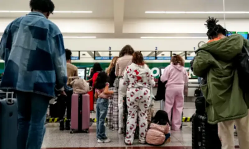 Sân bay Mỹ muốn 'cấm đồ ngủ và dép Crocs' để khôi phục văn minh