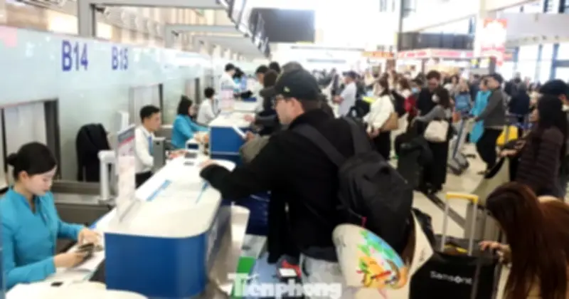 Sân Bay Nội Bài Chật Kín Người Đón Tết, Lượng Khách Tăng Vọt Trên 16%