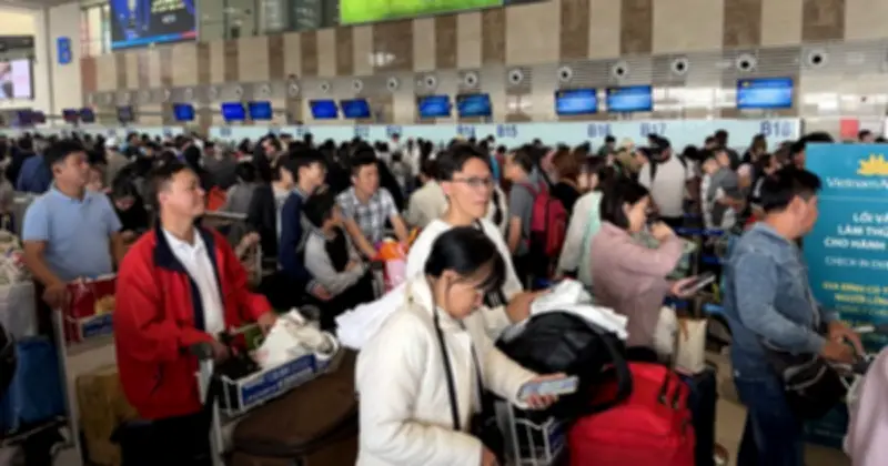 Sân Bay Nội Bài, Tân Sơn Nhất Chật Kín Người Trong Ngày Cao Điểm Sau Tết