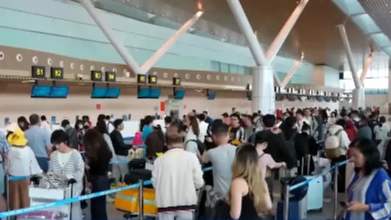 Sân bay Tân Sơn Nhất lập kỷ lục chuyến bay hành khách dịp Tết Nguyên đán