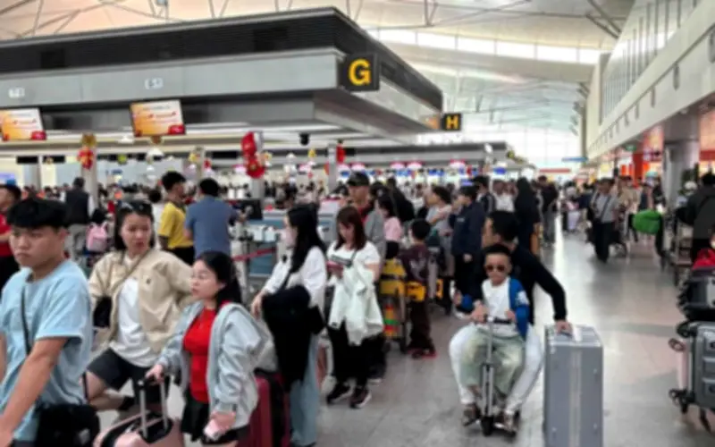 Sân Bay Tân Sơn Nhất Đón Gần 170.000 Hành Khách Trong Ngày Mùng 5 Tết