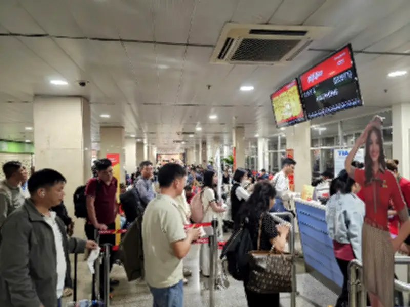 Sân Bay Tân Sơn Nhất Đón Hơn 170.000 Khách Ngày Mùng 4 Tết, Cao Điểm Căng Thẳng