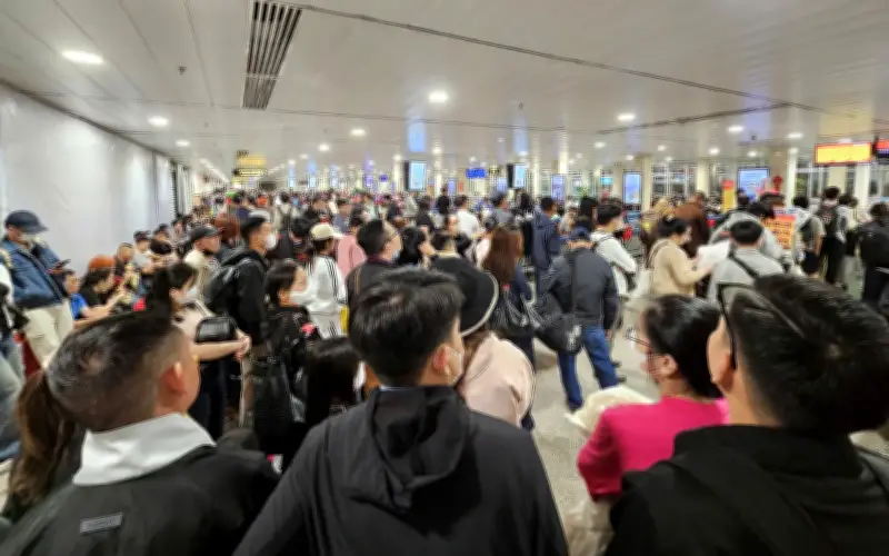 Sân bay Tân Sơn Nhất đón lượng khách kỷ lục chưa từng có vào mùng 6 Tết