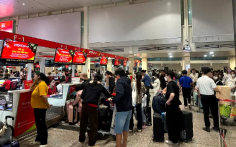 Sân Bay Tân Sơn Nhất Đạt Đỉnh Lưu Lượng Hành Khách Sau Tết 2026