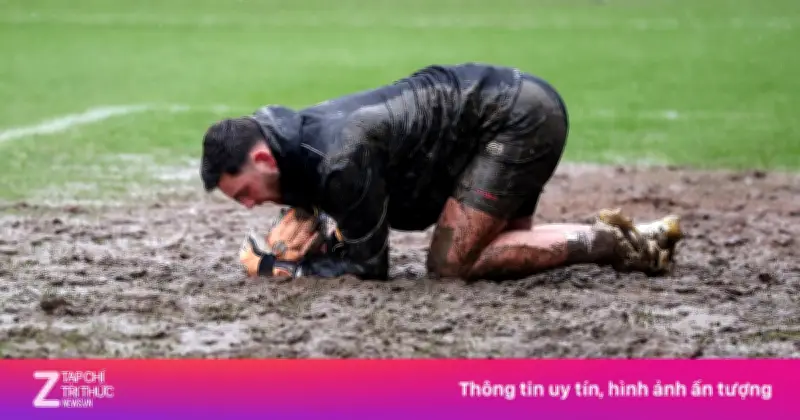 Sân 'cày ruộng' của Grimsby tiếp tục thử thách Wolves sau khi loại MU