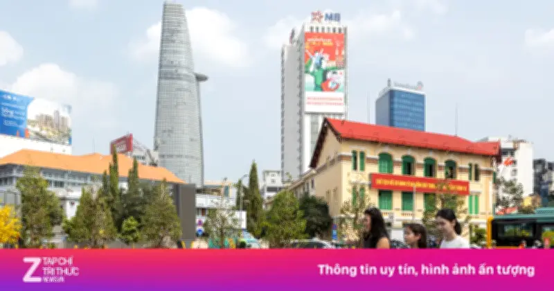 Sơn 'Sóng Nước' Trước Chợ Bến Thành Bám Bẩn Sau Tết, Du Khách E Ngại