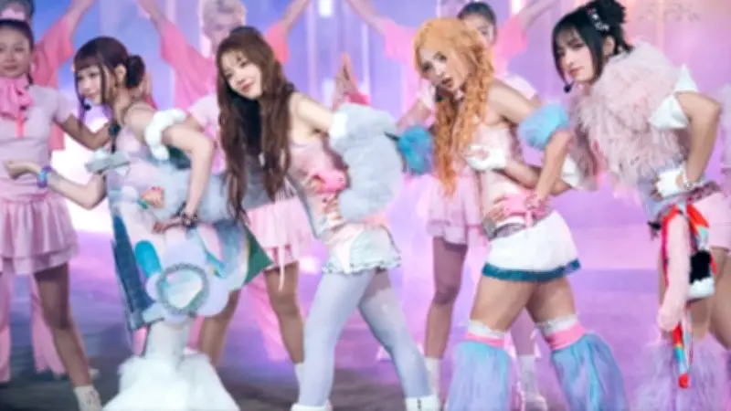 Sóng 26: Lò Vi Sóng Bùng Nổ, Xắc Cái Nị Tái Sinh Ký Ức Tuổi Thơ Trong Diện Mạo Pop Hiện Đại