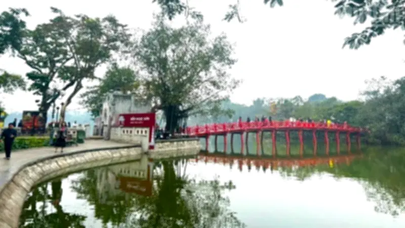 Sáng Mùng 1 Tết: Hà Nội Yên Ả, Phú Thọ Hành Hương, Đà Nẵng Rộn Ràng Du Xuân