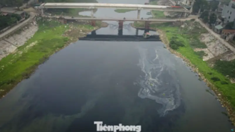 Sông Đáy Hà Nội ô nhiễm nghiêm trọng, đe dọa sinh kế và sức khỏe người dân