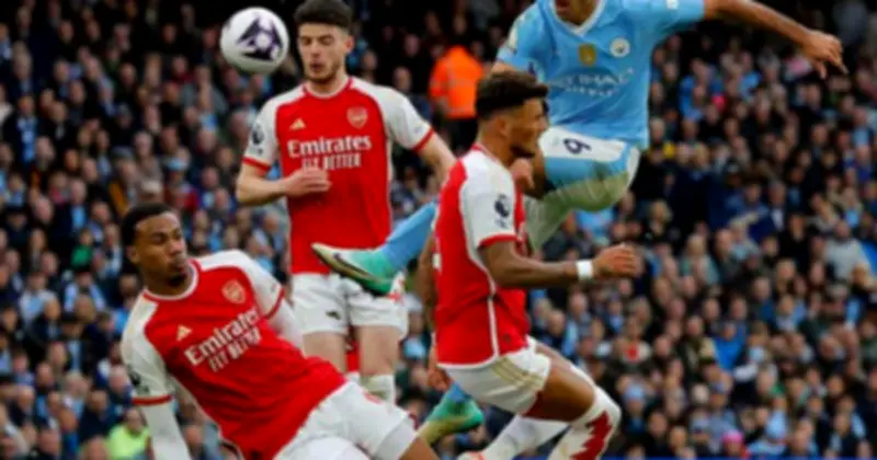 Hàng thủ vững chắc - 'vũ khí bí mật' giúp Arsenal vượt Man City đua vô địch