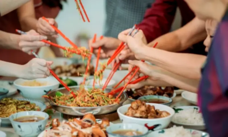 Sập bàn thờ, vỡ đồ đạc ngày Tết: Sự cố kỹ thuật hay điềm báo xấu?