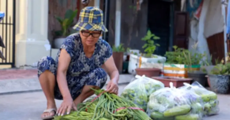 Sạp rau miễn phí ở TP.HCM: Món quà ấm lòng cho người lao động nghèo ngày giáp Tết