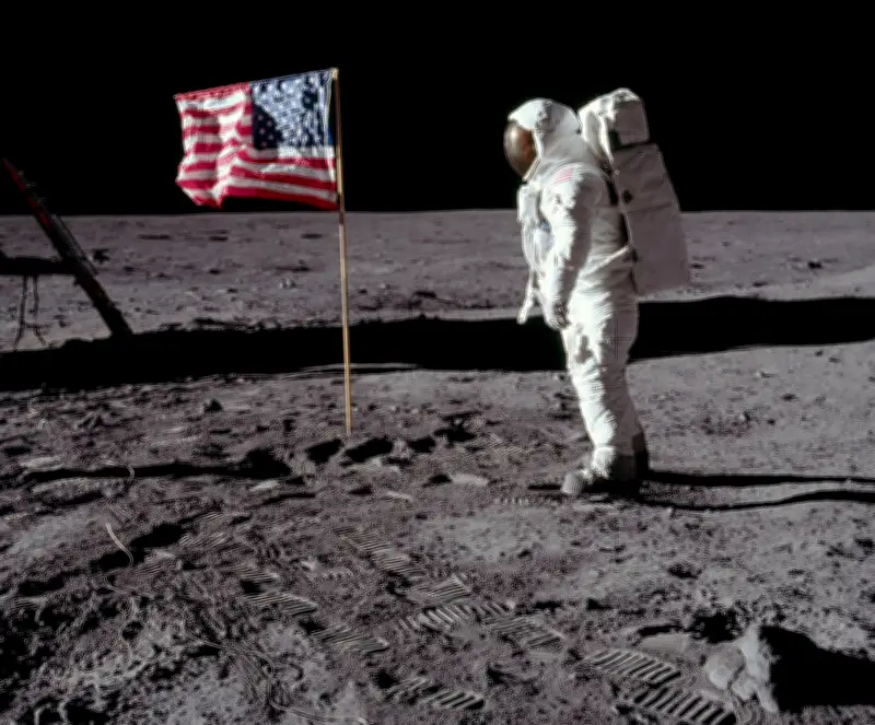 SpaceX Ưu Tiên Xây Thành Phố Tự Động Trên Mặt Trăng Trong 10 Năm