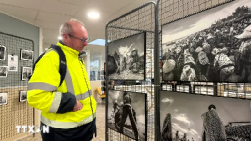 Lan tỏa tình yêu biển đảo Việt Nam tới bạn bè Pháp qua triển lãm ảnh