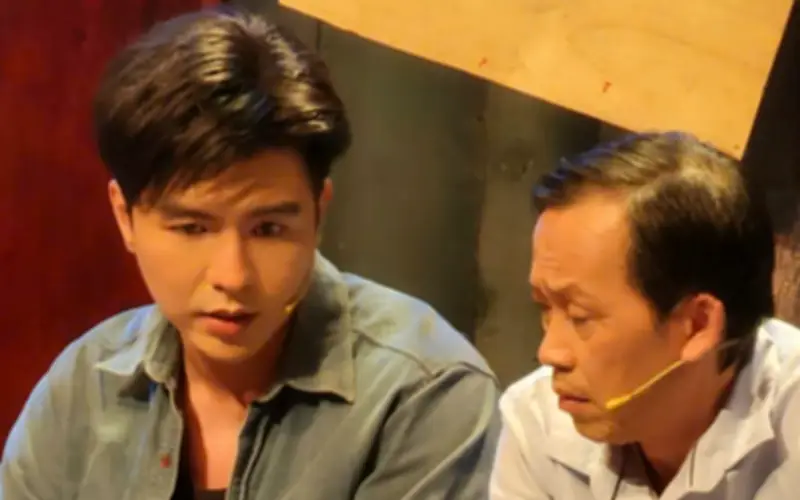 Steven Nguyễn Gây Sốt Trên Sân Khấu Kịch, Hoài Linh Đạo Diễn Vở 'Xóm Trọ Lắm Trò'