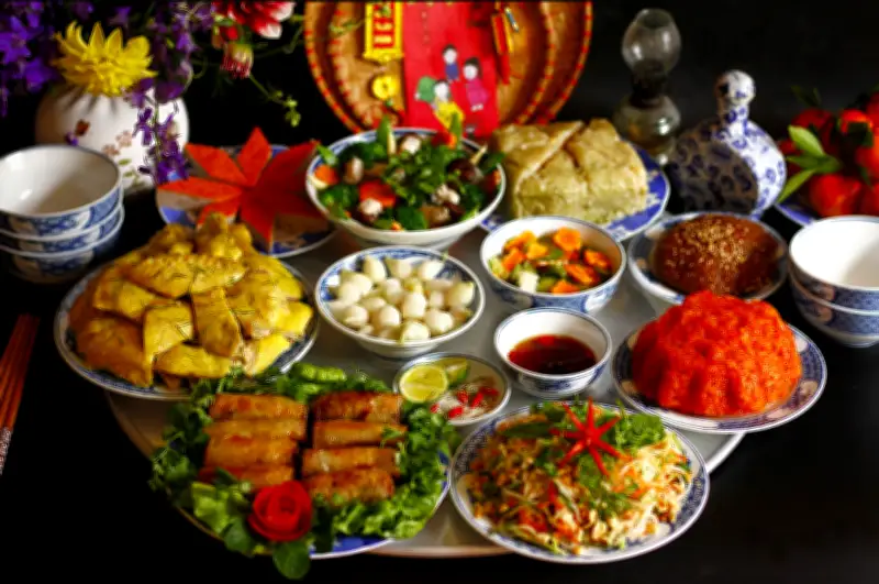 Dạ dày 'kêu cứu' sau chuỗi ngày tiệc tùng thả phanh tại Hà Nội