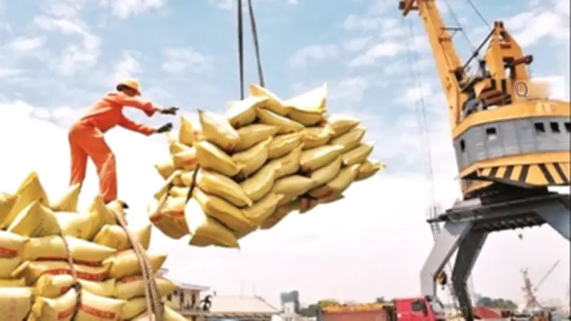 Những Chuyến Tàu Vượt Sóng Gió: Hành Trình Giao Thương Thời Bao Cấp