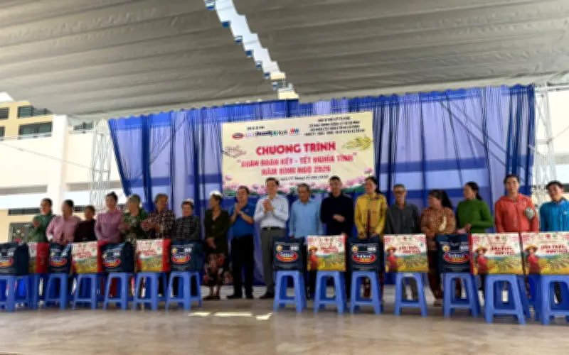 Sở Công Thương TP.HCM và Hiệp hội Quảng cáo trao 800 phần quà Tết cho bà con Cần Giờ