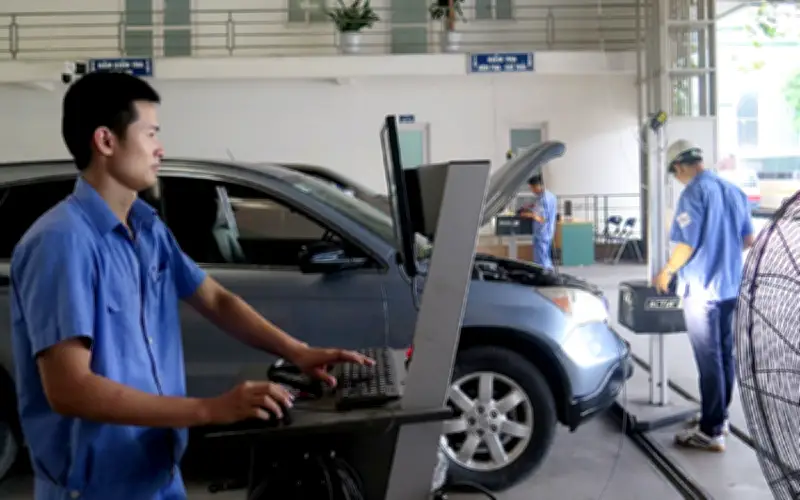 Từ 1/3/2026: Kiểm định khí thải ô tô theo quy trình mới, cấp giấy chứng nhận điện tử