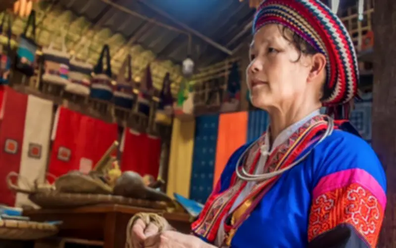 Từ bản làng nghèo đến trụ sở Liên Hợp Quốc: Hành trình vải lanh Lùng Tám