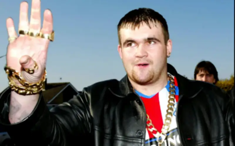 Từ công nhân vệ sinh thành triệu phú, rồi trắng tay: Bài học đắt giá của Mickey Carroll