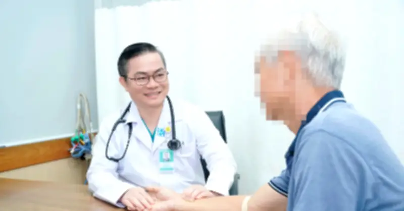 Từ cậu bé bán hủ tiếu gõ đến Phó Giáo sư hồi sinh những trái tim