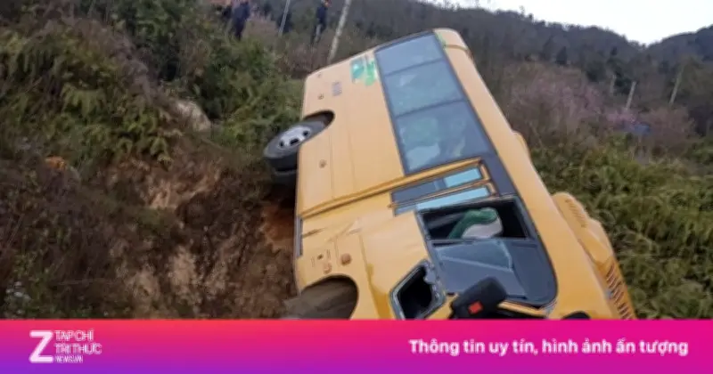 Ôtô Khách 29 Chỗ Lao Xuống Sườn Đồi Ở Sa Pa, May Mắn Không Có Người Tử Vong