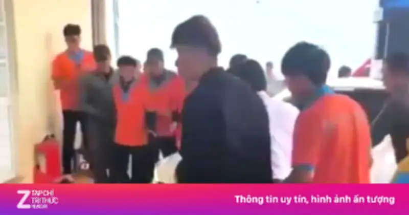 Ô tô lao vào nhóm người tại cây xăng Đà Lạt, nhiều người bị thương