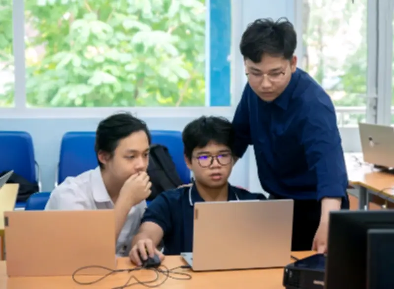 Từ làng quê Bến Tre đến đỉnh cao AI: Hành trình của Nguyễn Song Thiên Long