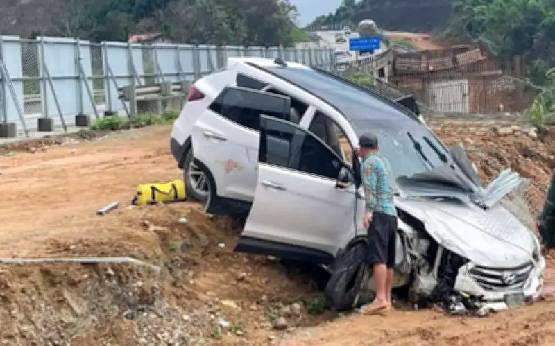 Ô Tô Mất Lái Đâm Hàng Rào Cao Tốc, Người Ngồi Ghế Phụ Bị Sắt Đâm Xuyên Người