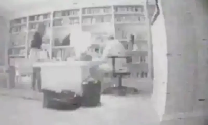 Tỷ phú Epstein chỉ đạo lắp camera quay lén trong nhà để ghi hình người có thế lực