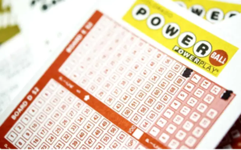 Từ triệu phú xổ số đến trắng tay: Bi kịch của Suzanne Mullins và bài học về vận may